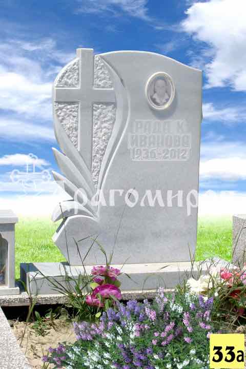 Мраморен надгробен паметник модел 33а – с релефен кръст и овален портрет, изработен от Траурна Агенция Драгомиров, Варна